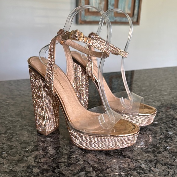 Olivia Ferguson Gold Chunky Platform Heels with Shimmering Straps 8 - Picture 1 of 16